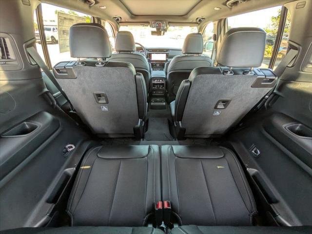 New 2026 Diamond Black Crystal Pearlcoat Jeep Limited image 37
