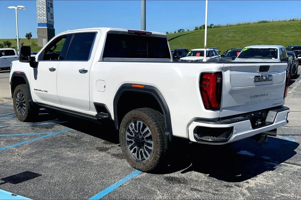 Used 2024 White GMC Denali Ultimate image 2