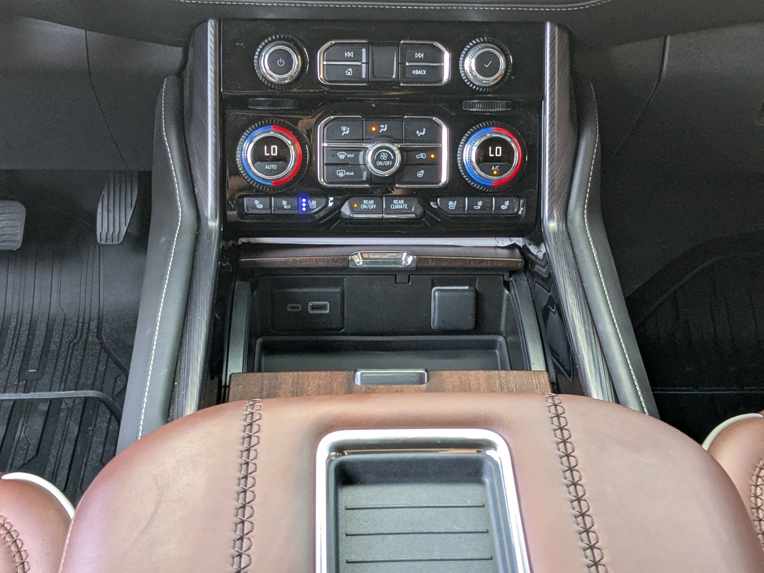 Used 2023 Onyx Black GMC Denali Ultimate image 21
