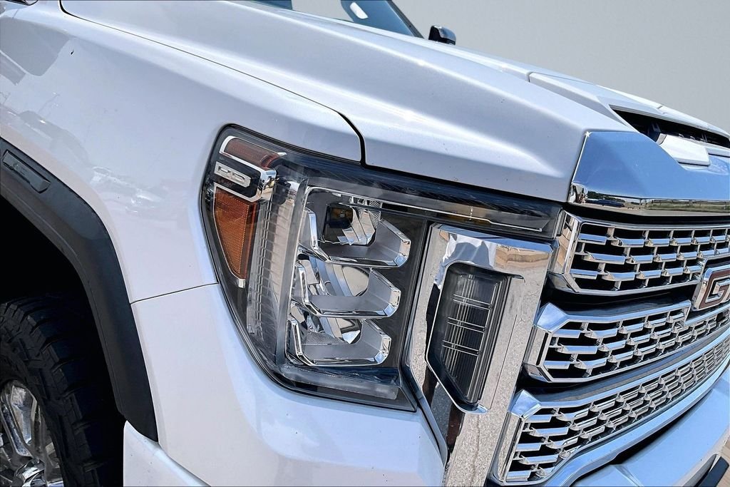 Used 2020 White GMC Denali image 28