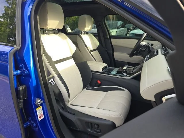 Used 2021 Blue Metallic Land Rover R-Dynamic S image 12