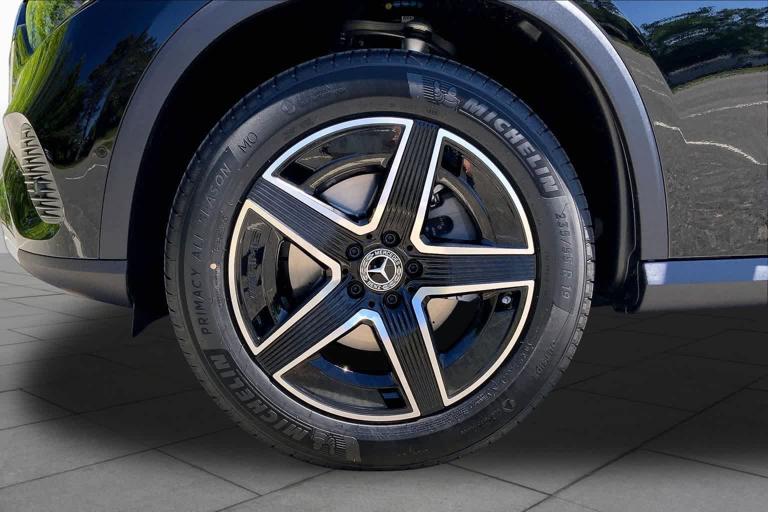 New 2026 Black Mercedes-Benz GLC 300 image 15