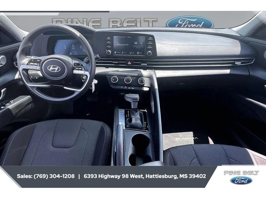 Used 2024 Red Hyundai SE image 13