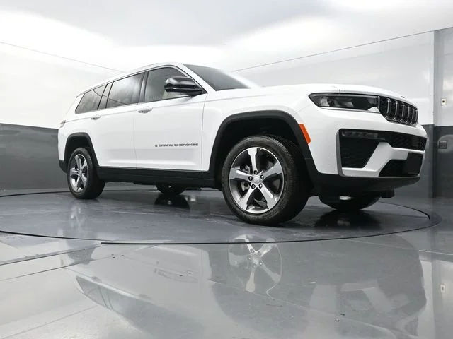 New 2026 Bright White Clear-Coat Exterior Paint Jeep Limited image 19