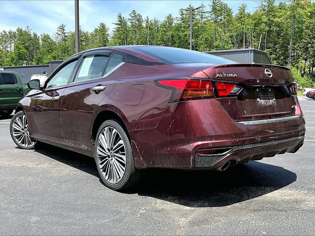 Used 2023 Red Nissan 2.5 SL image 6