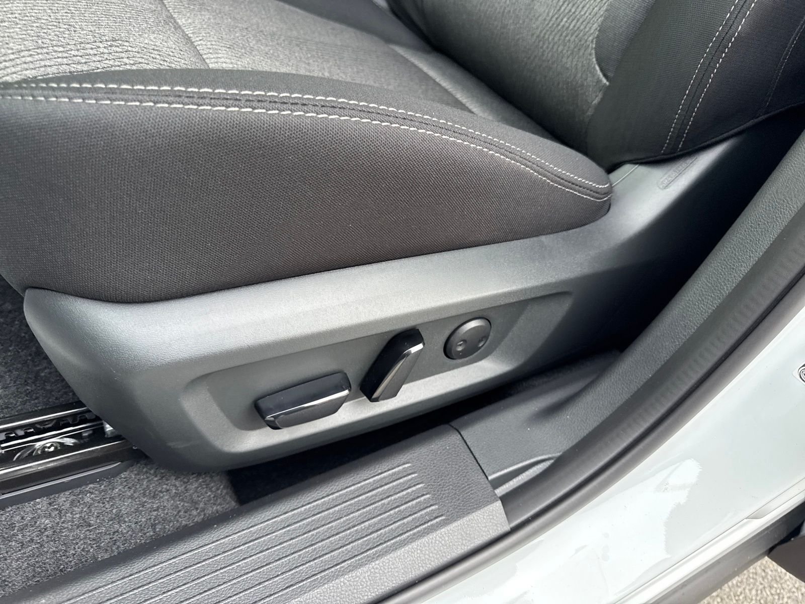 New 2026 Nissan Rogue SV 4D Sport Utility