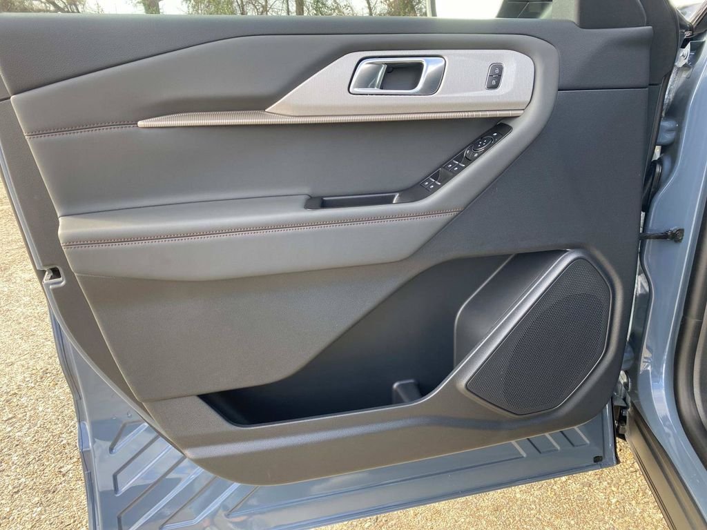 New 2026 Vapor Blue Metallic Ford Active image 10