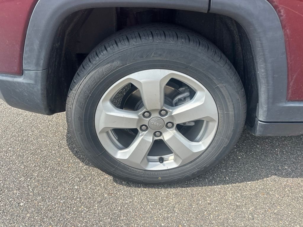 Used 2021 Red Jeep Latitude image 10
