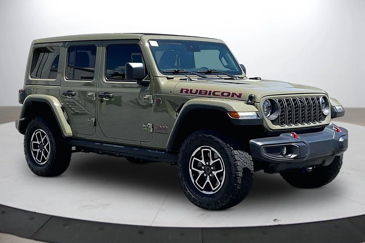 Certified Used 2025  Jeep Rubicon image 2