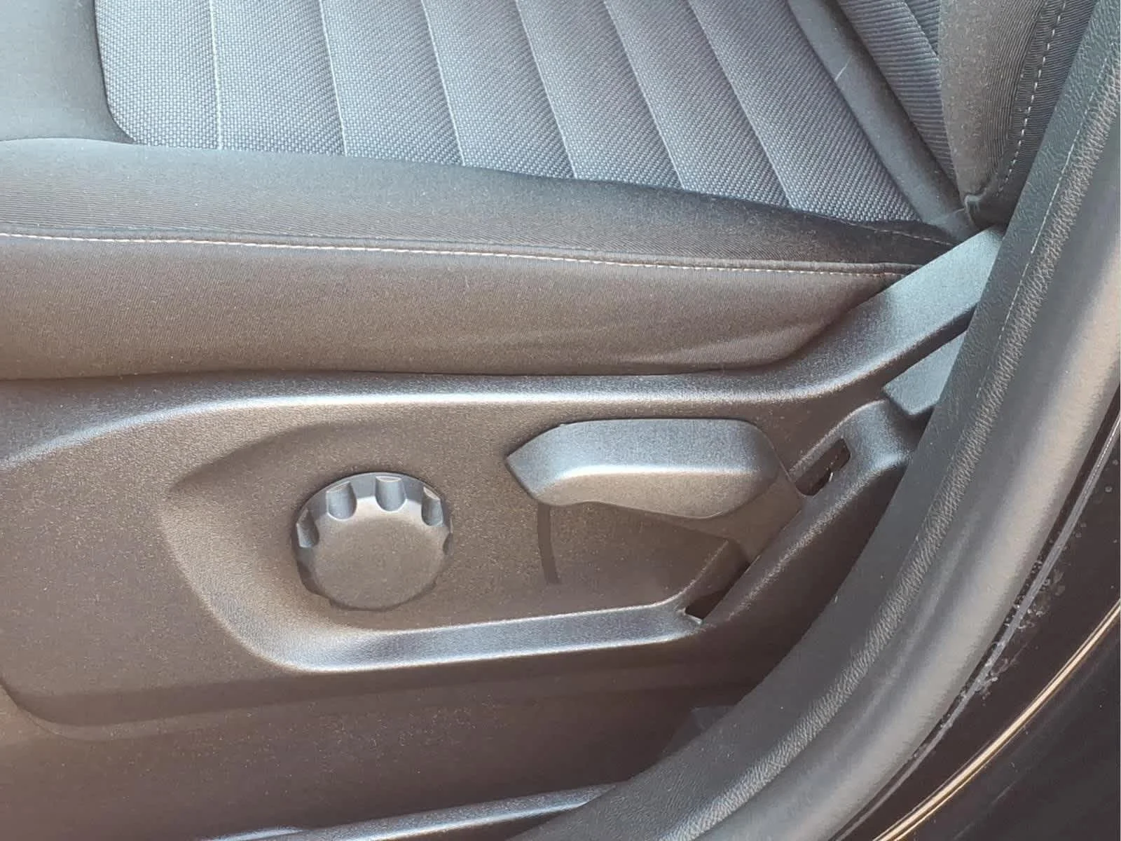 Used 2024 Agate Black Metallic Ford SE image 16