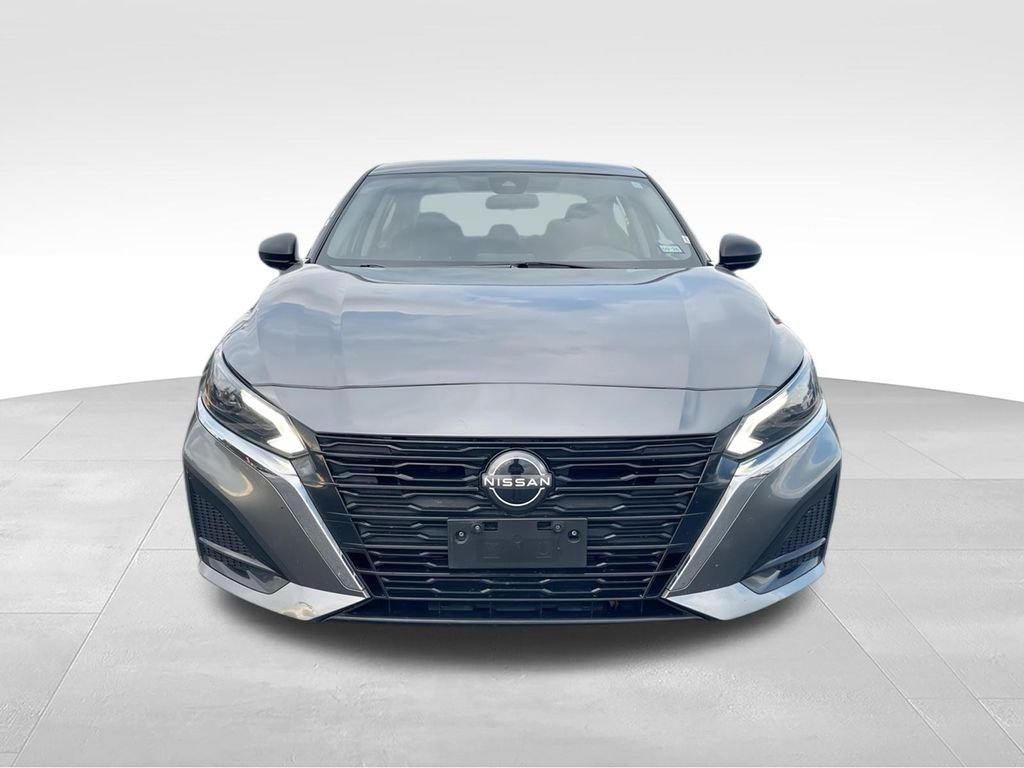Used 2024 Gray Nissan 2.5 SV image 3