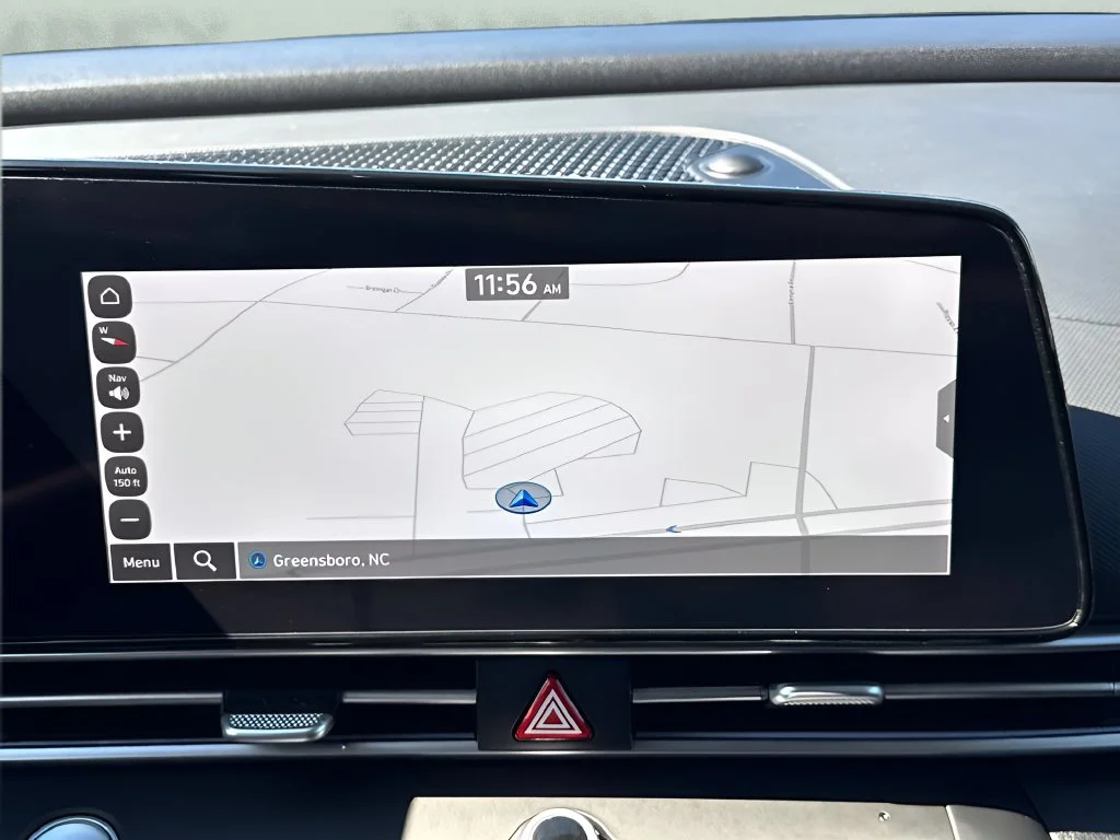 Used 2025 White Hyundai SEL Convenience image 20