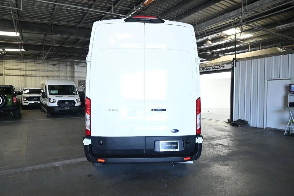 New 2025 Oxford White Ford Base image 7