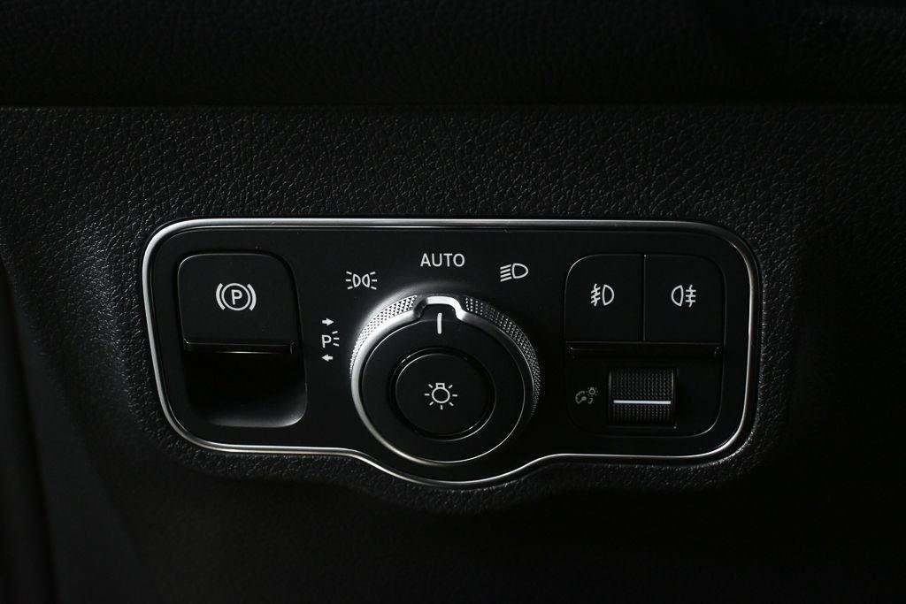 New 2026 Night Black Mercedes-Benz GLB 250 image 48