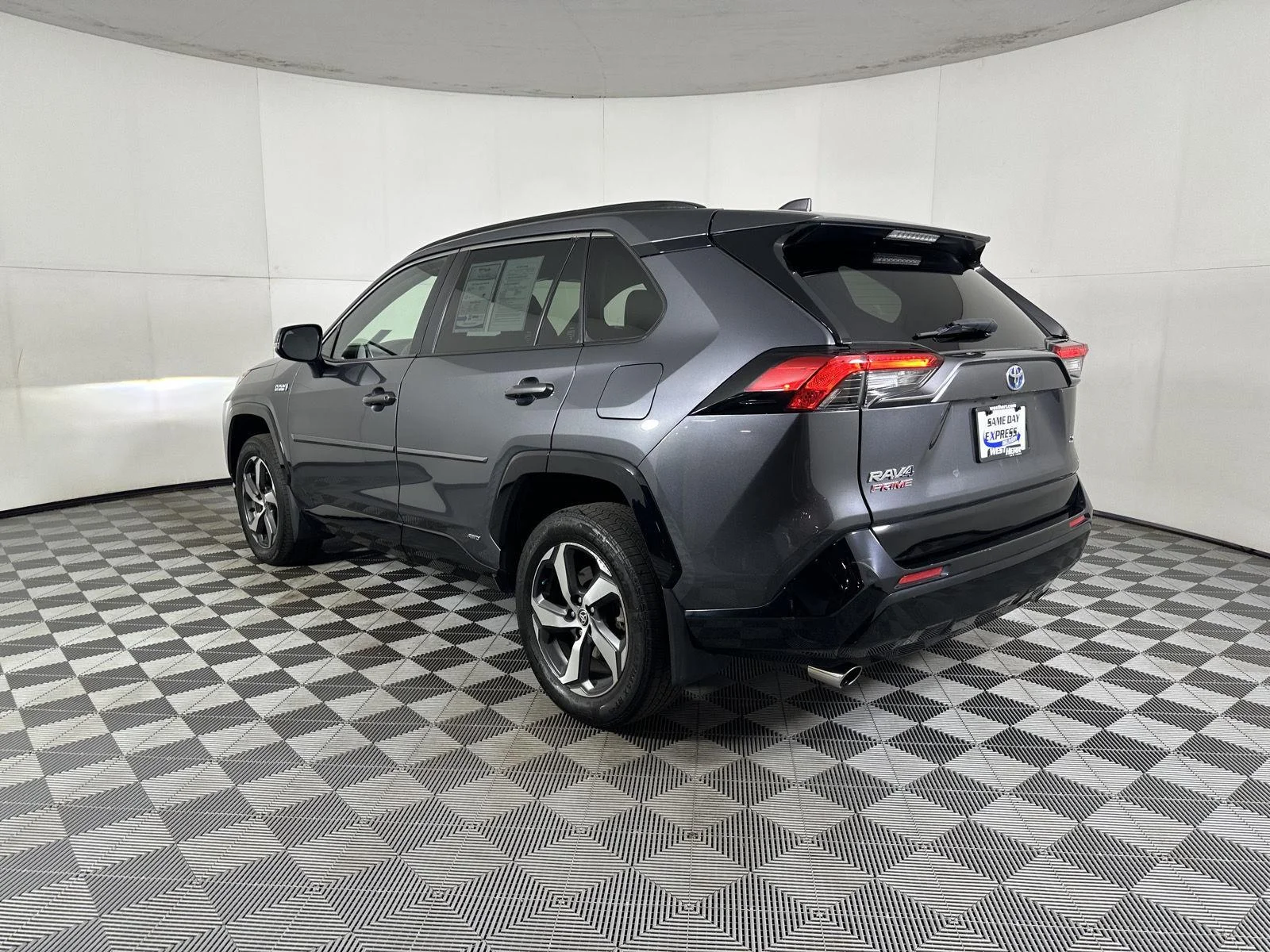 Used 2022 Magnetic Gray Metallic Toyota SE image 16