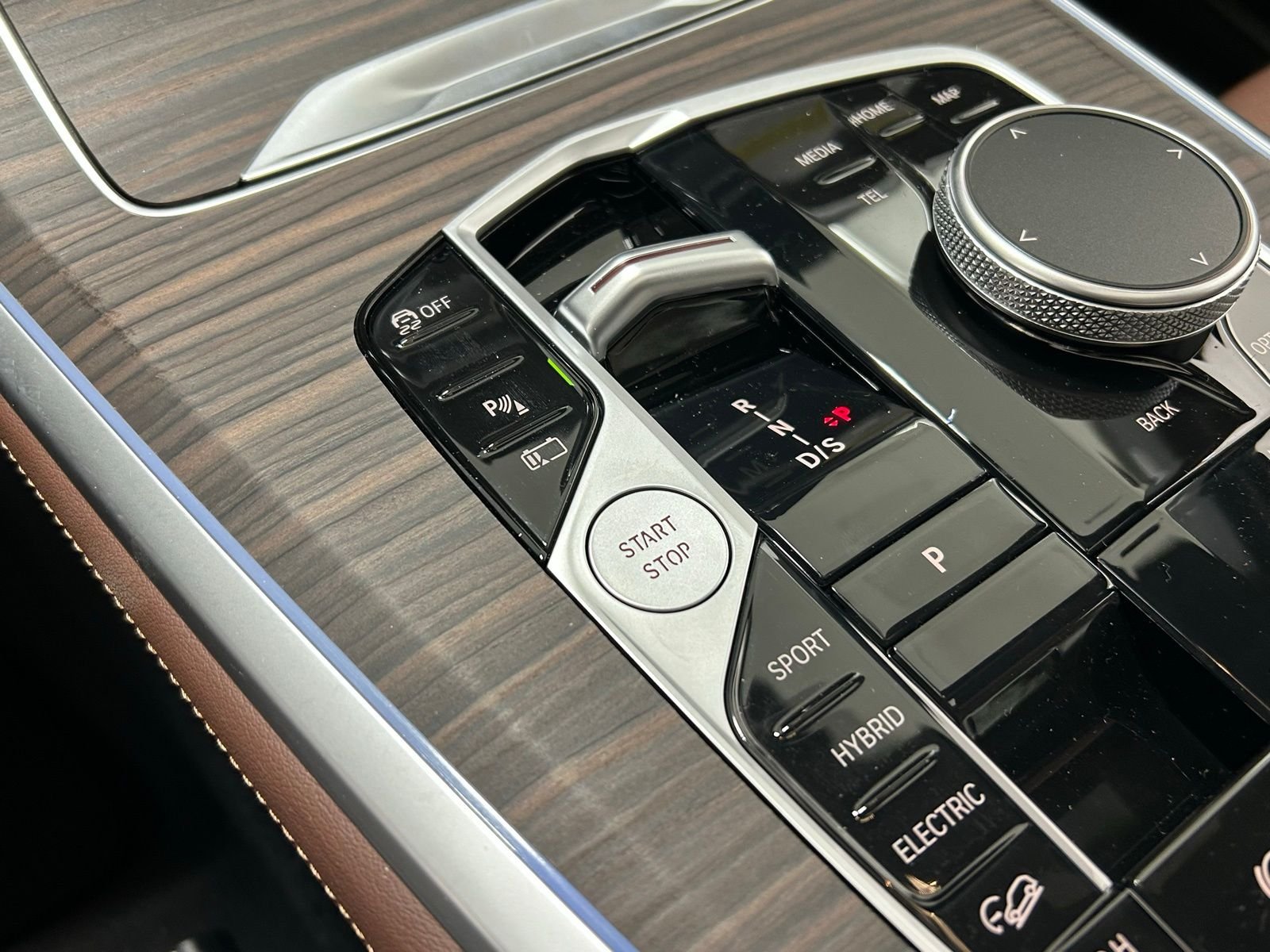 New 2026 Skyscraper Grey Metallic BMW xDrive50e image 21