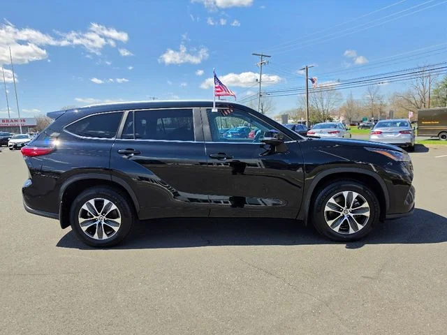 2023 Toyota Highlander XLE - Photo 8