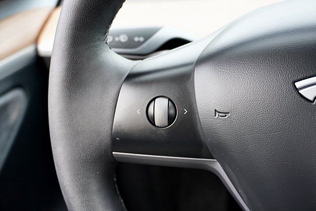 Used 2024  Tesla Long Range image 39