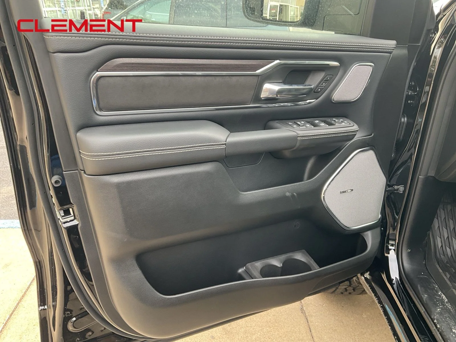 New 2026 Diamond Black Crystal Pearl-Coat Exterior Paint RAM Laramie image 18