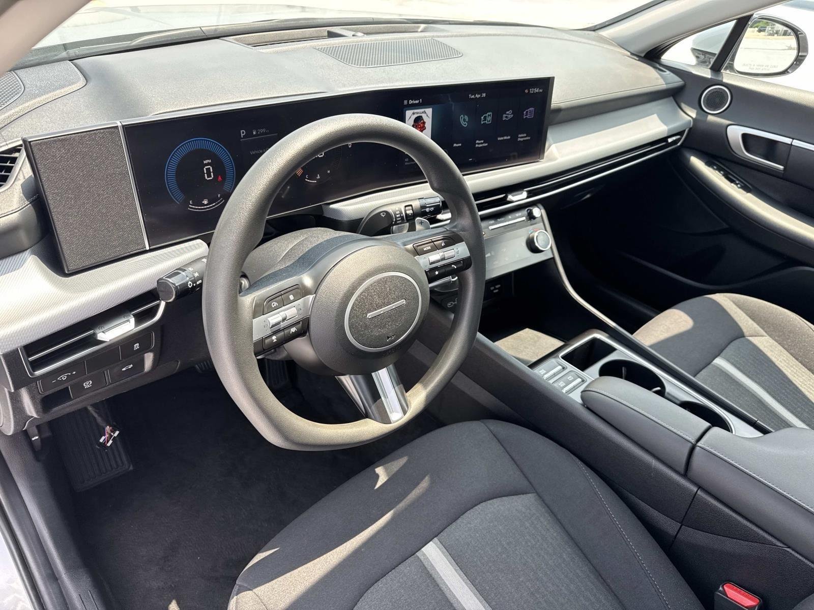 Used 2025 Aero Silver Hyundai SEL image 18