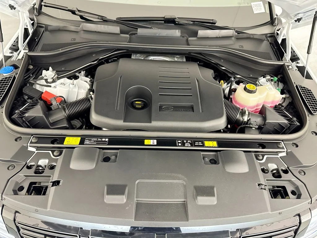 New 2026 Fuji White Land Rover Dynamic SE image 32