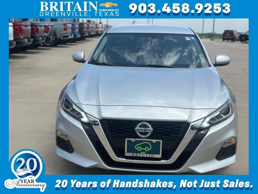 Used 2022 Silver Nissan 2.5 SV image 1