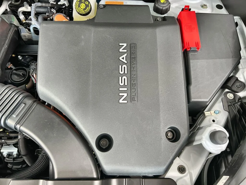 New 2026 White Nissan Platinum image 18