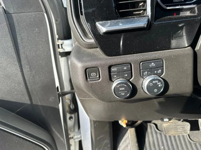 Used 2022 White GMC SLE image 20