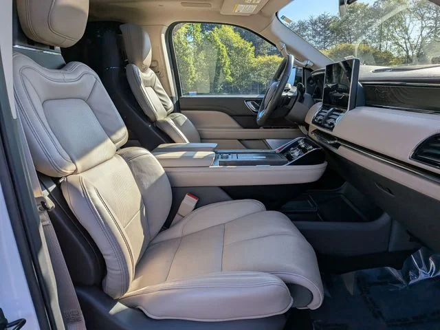 Used 2024 White Lincoln Reserve image 34