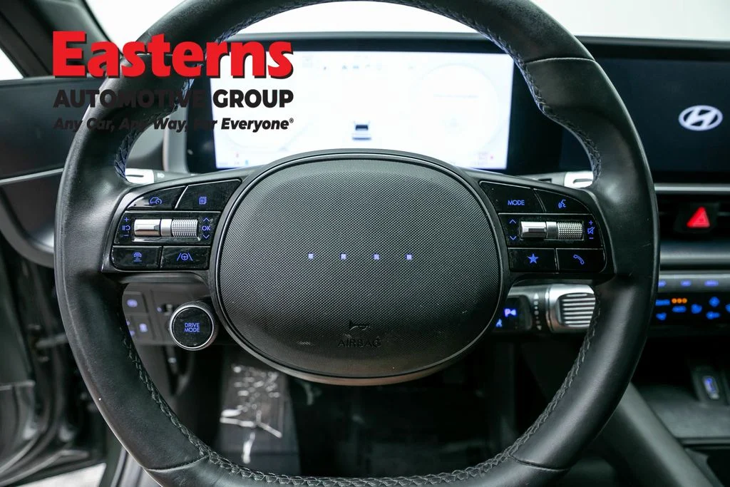 Used 2024 Green Hyundai SE image 10