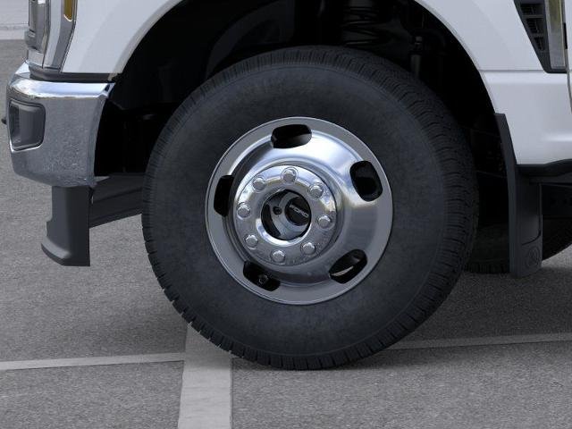 New 2026 Star White Metallic Tri-Coat Ford F-350® Lariat® image 41