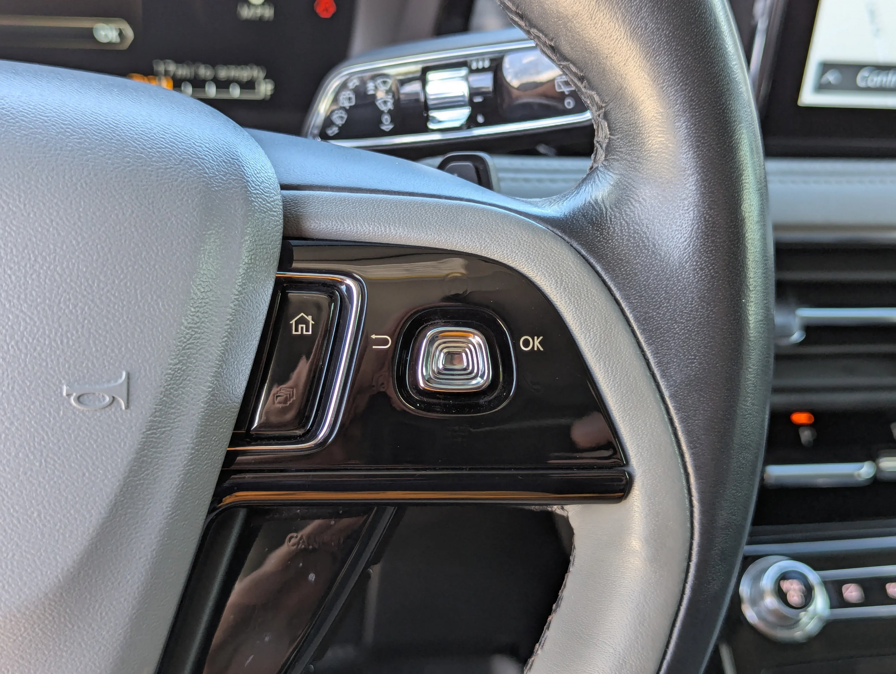 Used 2021 Gray Lincoln Reserve image 37