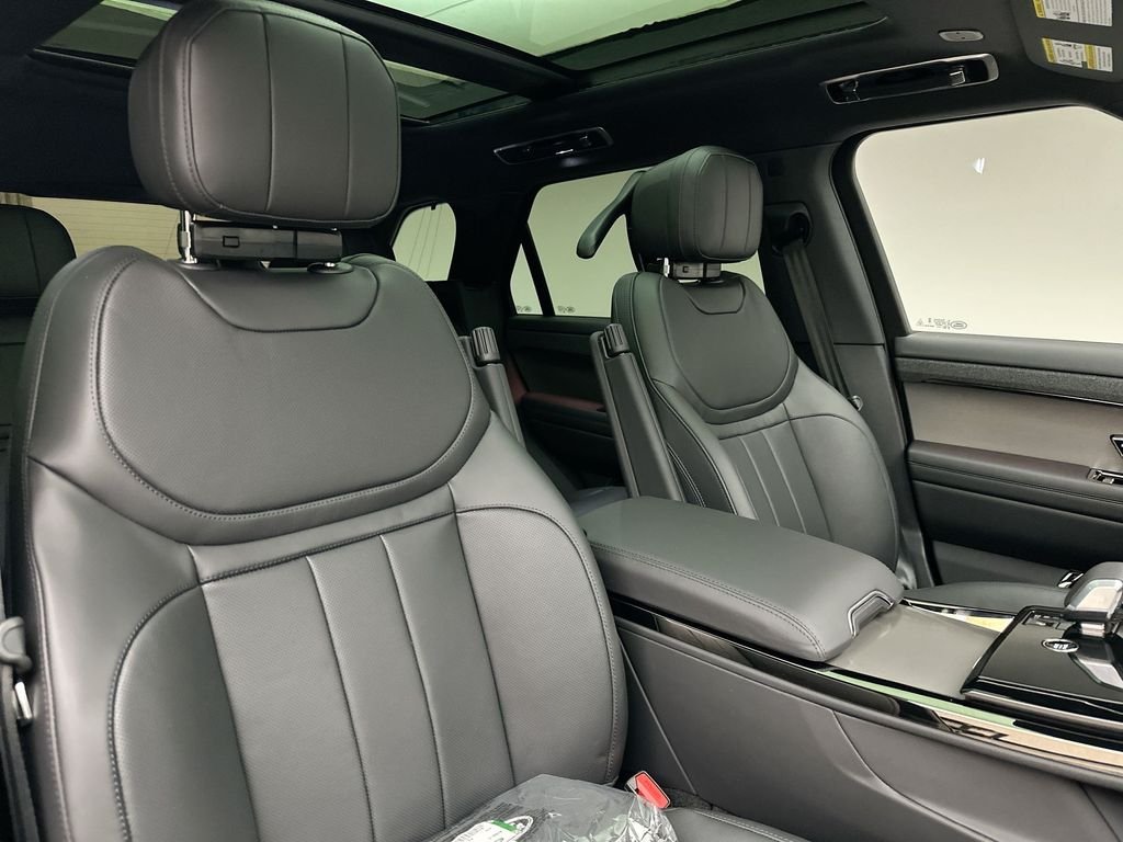 New 2026 Santorini Black Metallic Land Rover SE image 14