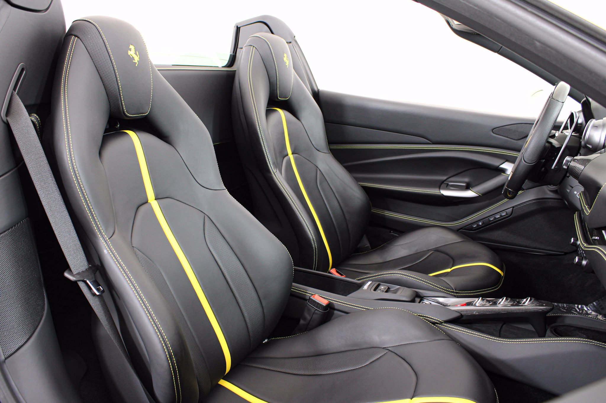 Used 2022 White Ferrari  image 33