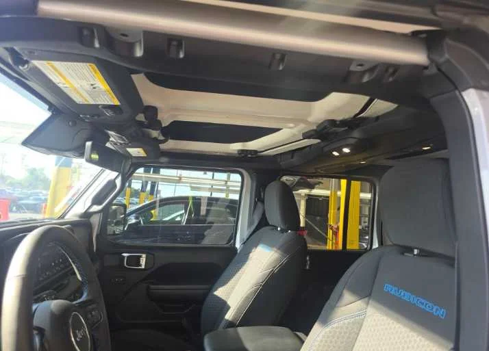 Used 2024 Silver Zynith Clearcoat Jeep Rubicon image 14