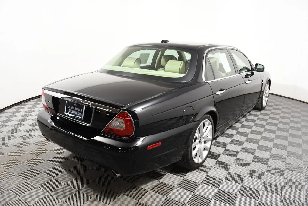 Used 2009 Ebony Jaguar L image 6