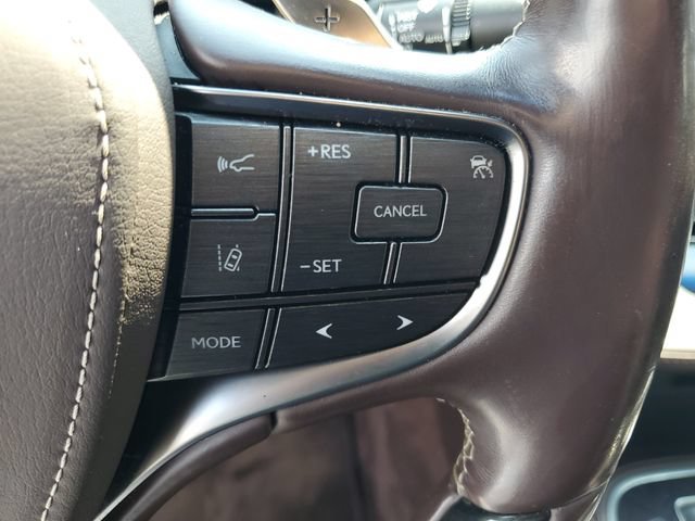 Used 2018 White Lexus LS 500 image 30
