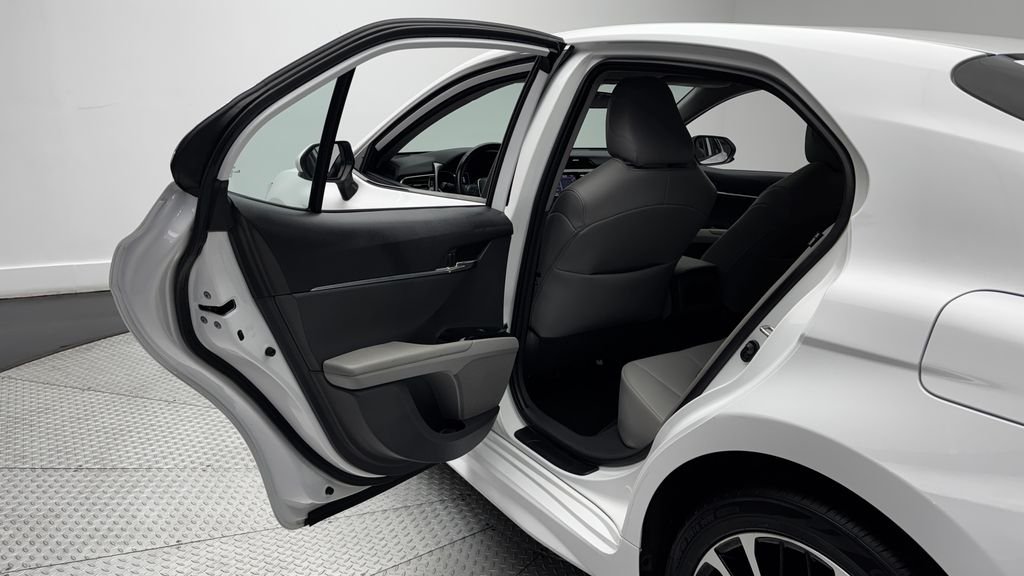 Used 2020 White Toyota SE image 26