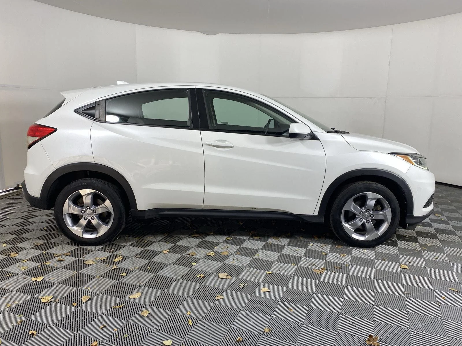 Used 2019 Platinum White Pearl Honda LX image 9
