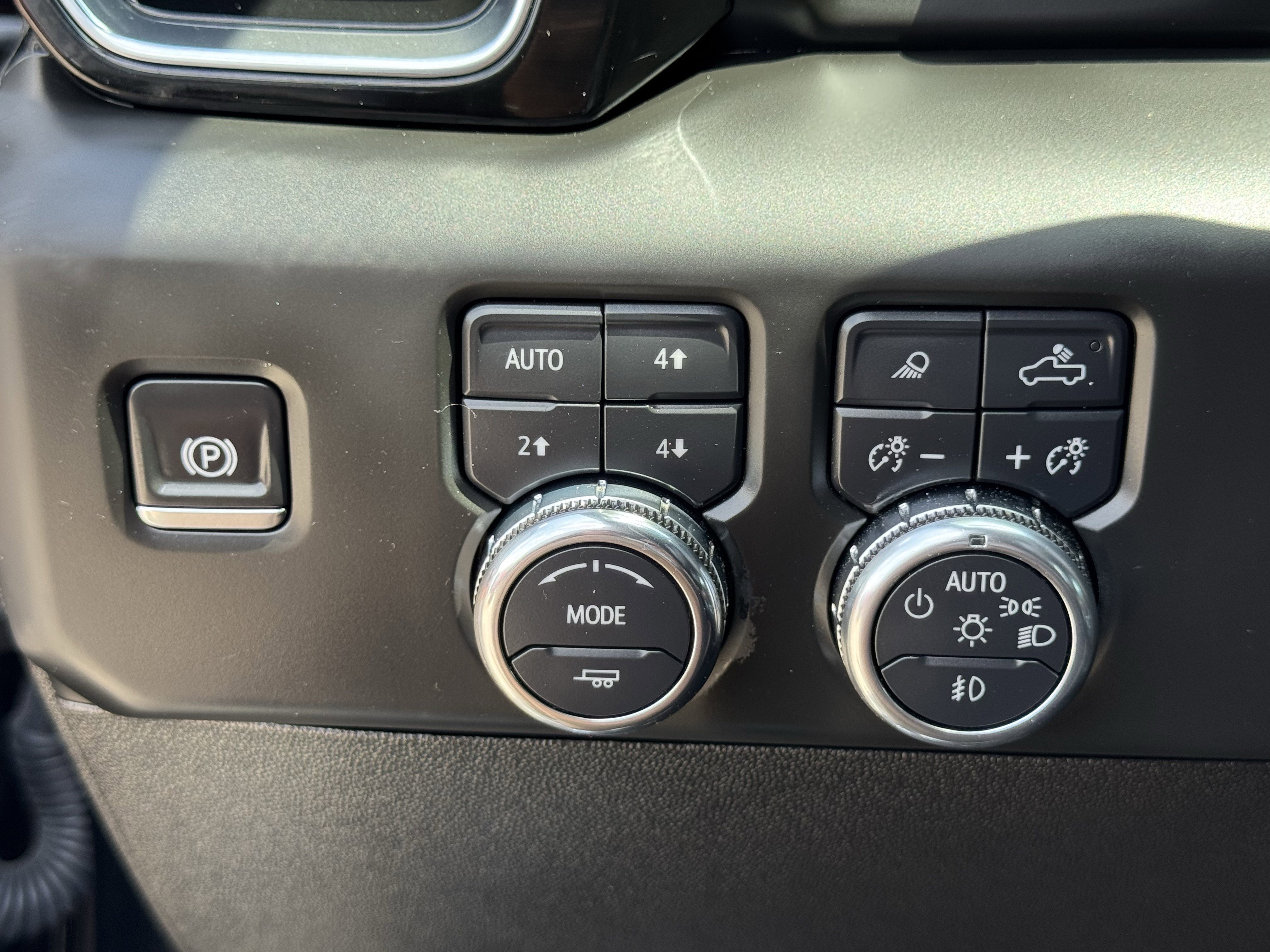 Used 2025 Onyx Black GMC Denali Ultimate image 24