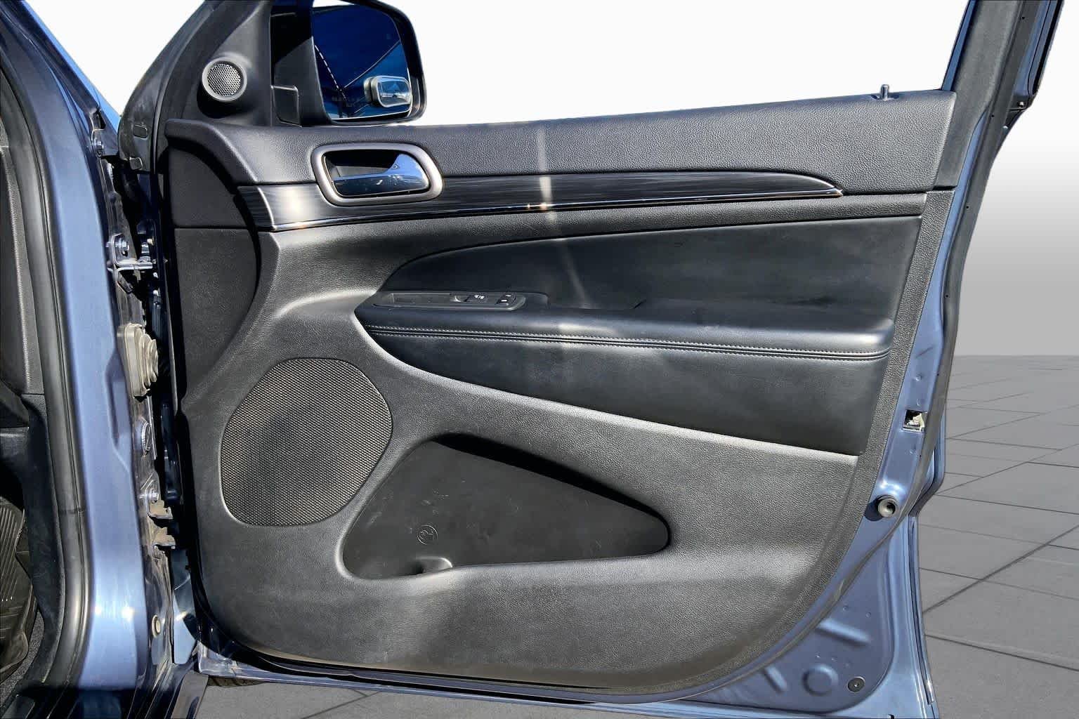 Used 2020 Slate Blue Pearlcoat Jeep Limited X image 23