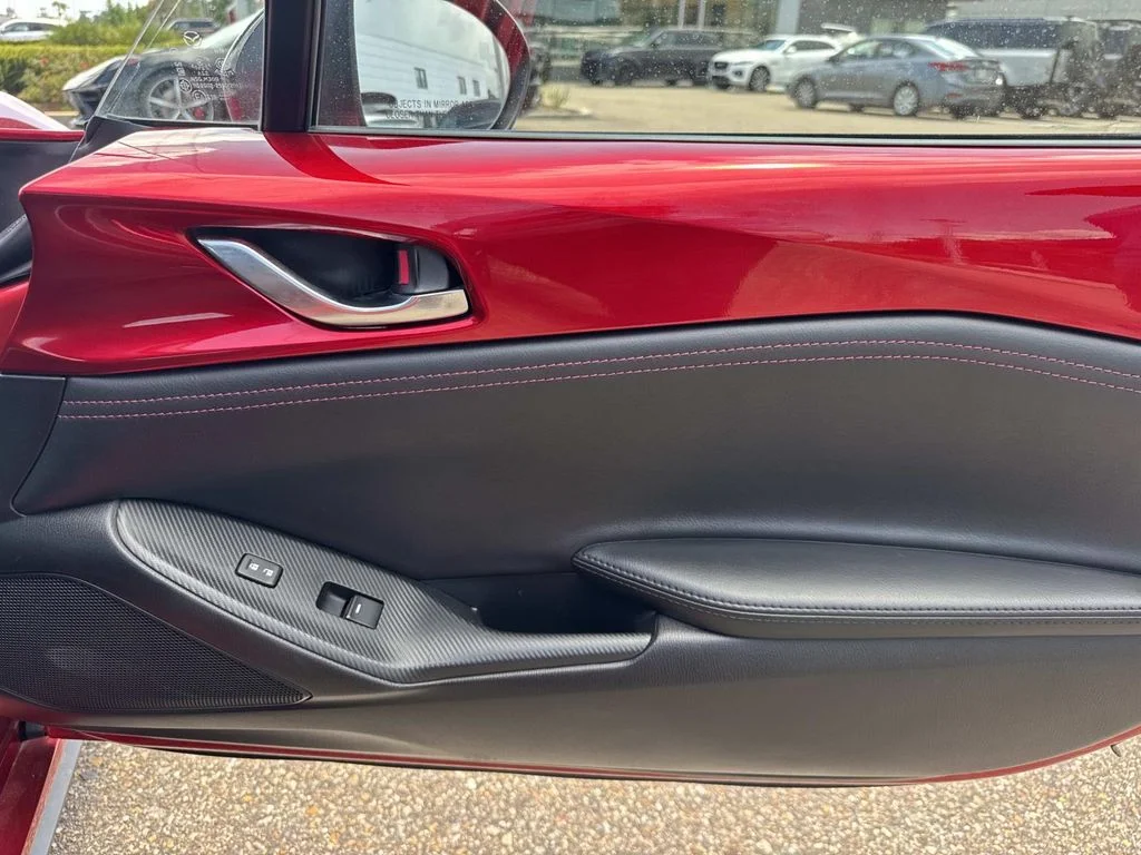 Used 2018 Red Mazda Club image 12