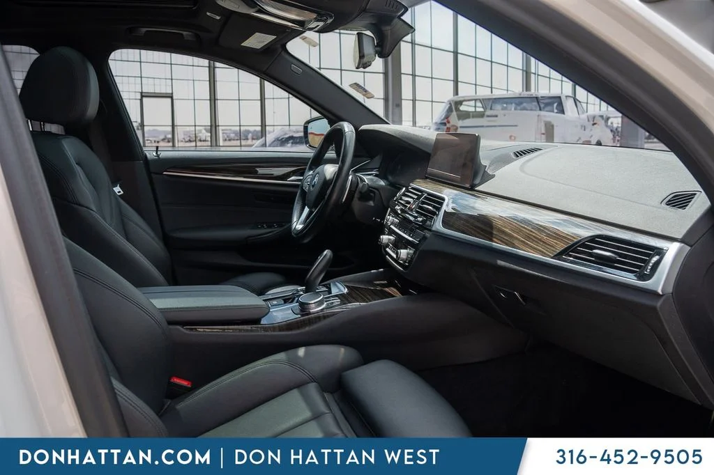 Used 2020 White BMW 530i image 29