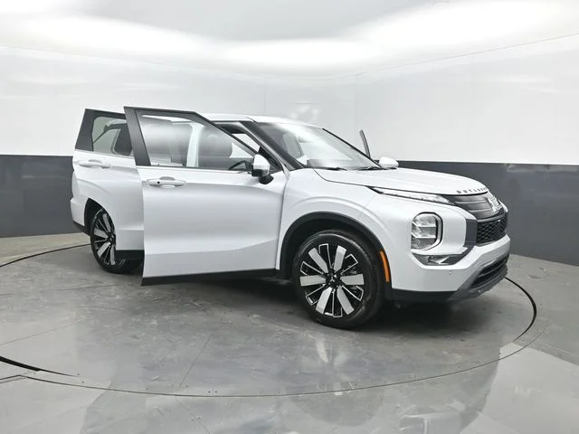 New 2026 White Mitsubishi SE image 38