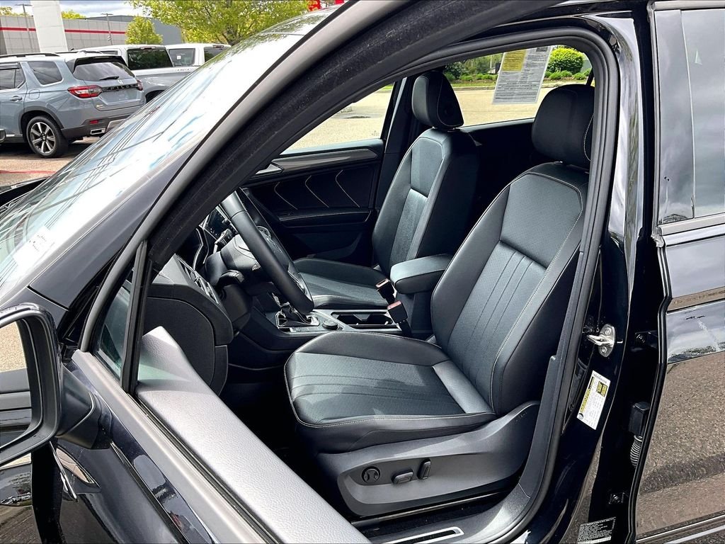 Used 2023 Black Volkswagen 2.0T SE R-Line Black image 10