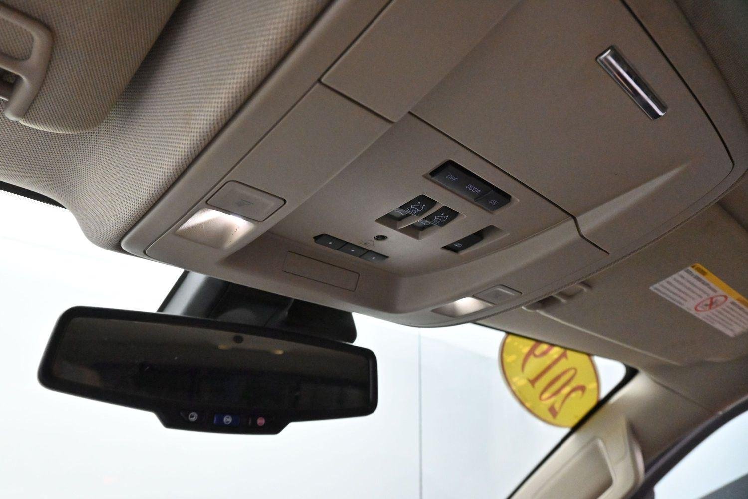 Used 2019 White Frost Tricoat GMC Denali image 25