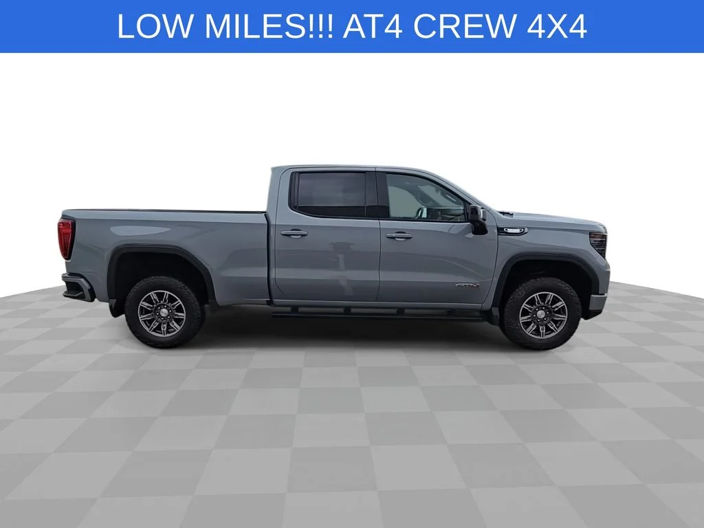 Used 2024  GMC AT4 image 9