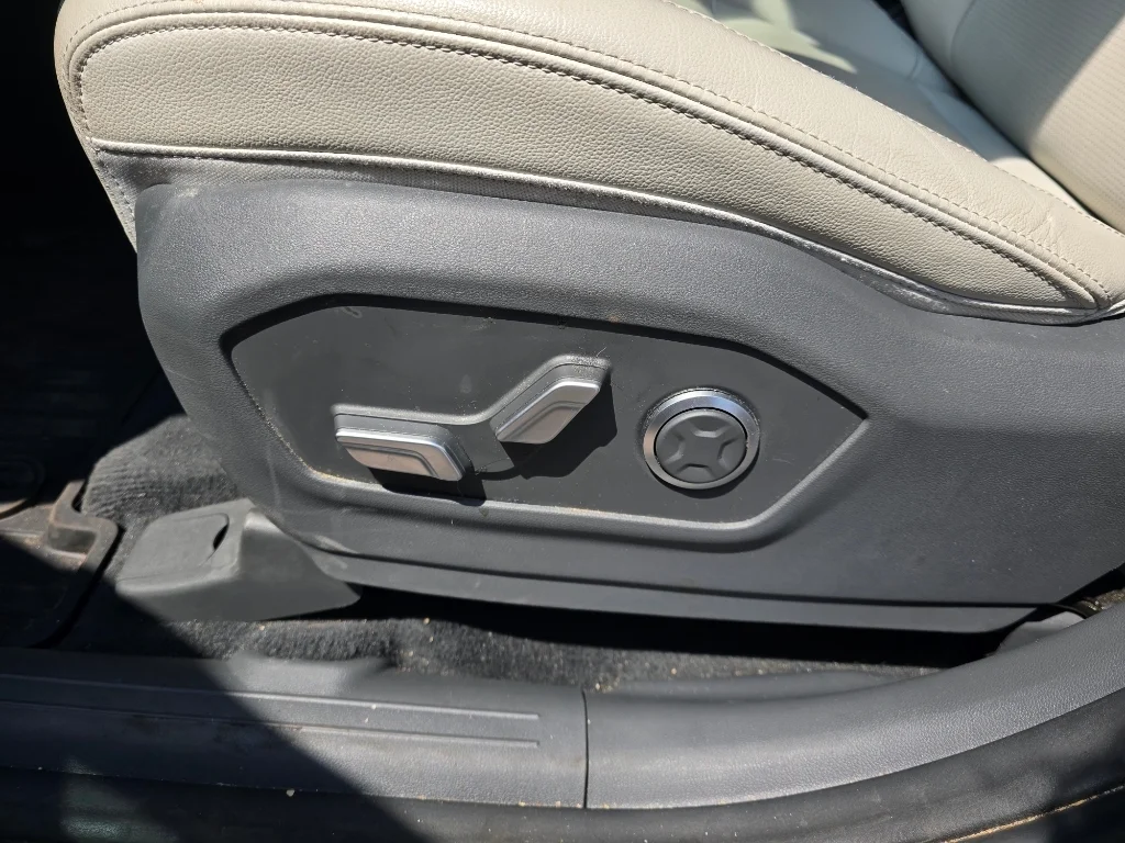 Used 2025 Earthy Brass Matte Hyundai Limited image 15