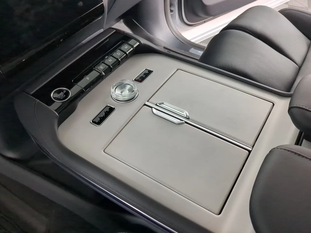 New 2026 Crystal White Metallic Clearcoat Lincoln Reserve image 36
