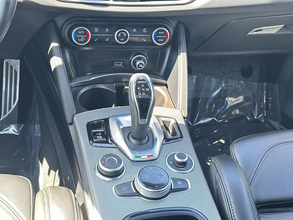 2024 Alfa Romeo Stelvio Veloce - Photo 23